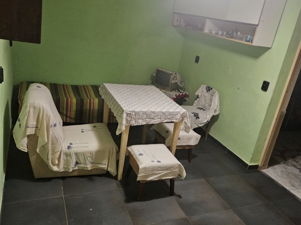 Дава се под наем Етаж от къща в Варна, Трошево - 65 кв.м за 368.73 € - Снимка #1