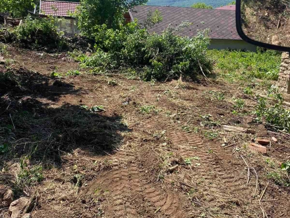 Парцел в Ловеч, Широк център - 1470 кв.м за 4 €/кв.м - Снимка #1