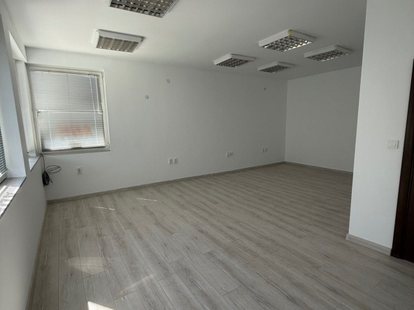 Дава се под наем Офис в Велико Търново, Акация - 160 кв.м за 1296.42 € - Снимка #1