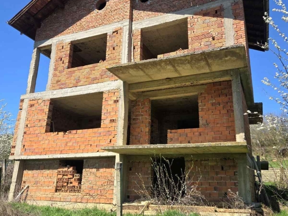 Къща в с. Згурово, Област Кюстендил - 296 кв.м за 52 €/кв.м - Снимка #1