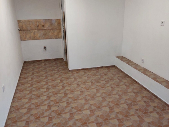 Дава се под наем Магазин в Пловдив, Кършияка - 19 кв.м за 129.54 € - Снимка #1