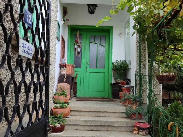 Къща в с. Веселиново, Област Шумен - 239 кв.м за 118 €/кв.м - Снимка #1