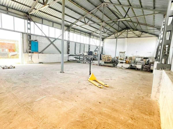 Дава се под наем Склад в Асеновград - 240 кв.м за 598.23 € - Снимка #1