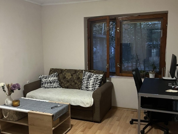 Дава се под наем Етаж от къща в Пловдив, Южен - 70 кв.м за 300 € - Снимка #1