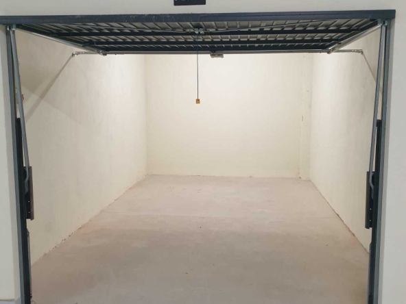Дава се под наем Гараж / Паркомясто в София, Банишора - 20 кв.м за 199.41 € - Снимка #1