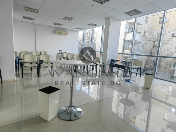 Магазин в Пловдив, Тракия - 112 кв.м за 1326 €/кв.м - Снимка #1