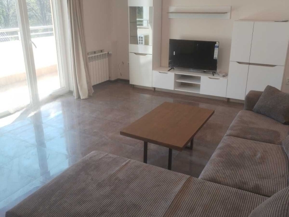 Дава се под наем Тристаен апартамент в София, Младост 1 - 100 кв.м за 1047.03 € - Снимка #1