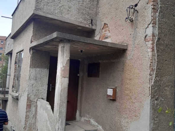 Къща в Свищов - 200 кв.м за 281 €/кв.м - Снимка #1