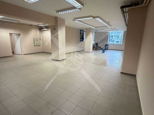 Дава се под наем Магазин в София, Хладилника - 130 кв.м за 1246.44 € - Снимка #1