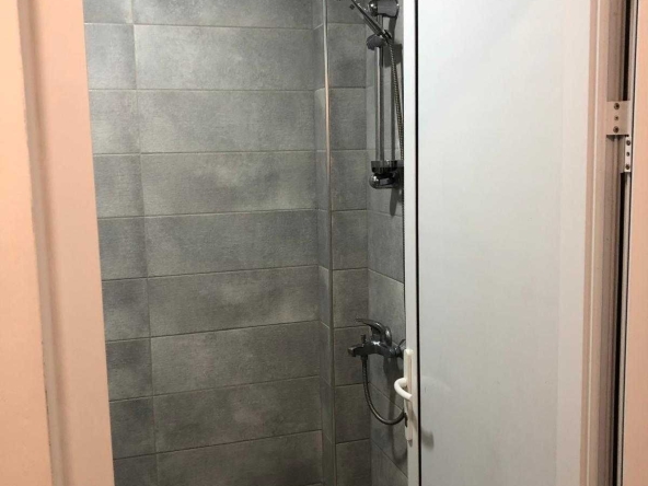 Дава се под наем Едностаен апартамент в Шумен, Тракия - 48 кв.м за 248.88 € - Снимка #1