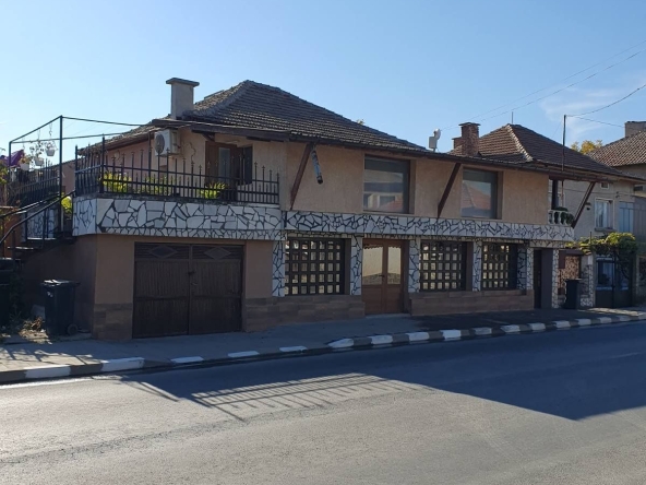 Къща в с. Злокучене, Област Пазарджик - 230 кв.м за 1 €/кв.м - Снимка #1
