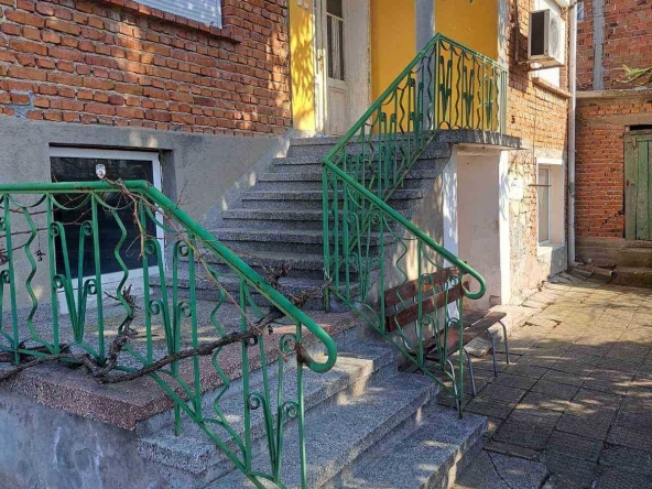 Къща в Чирпан - 240 кв.м за 375 €/кв.м - Снимка #1