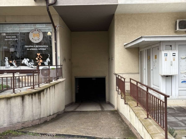 Дава се под наем Гараж / Паркомясто в София, Манастирски ливади - 18 кв.м за 199.41 € - Снимка #1