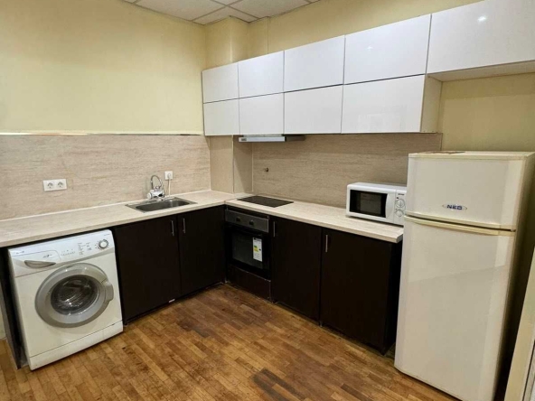 Дава се под наем Тристаен апартамент в София, Център - 95 кв.м за 677.79 € - Снимка #1
