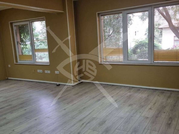 Дава се под наем Офис в Пловдив, Център - 50 кв.м за 398.82 € - Снимка #1