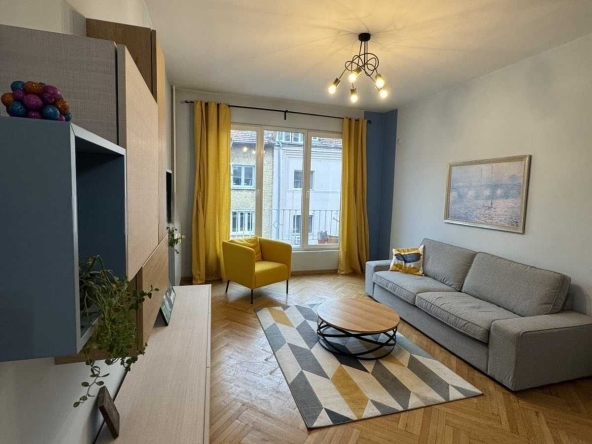 Дава се под наем Тристаен апартамент в София, Център - 95 кв.м за 1097.01 € - Снимка #1
