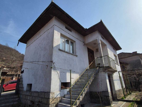 Къща в с. Гложене, Област Ловеч - 110 кв.м за 186 €/кв.м - Снимка #1