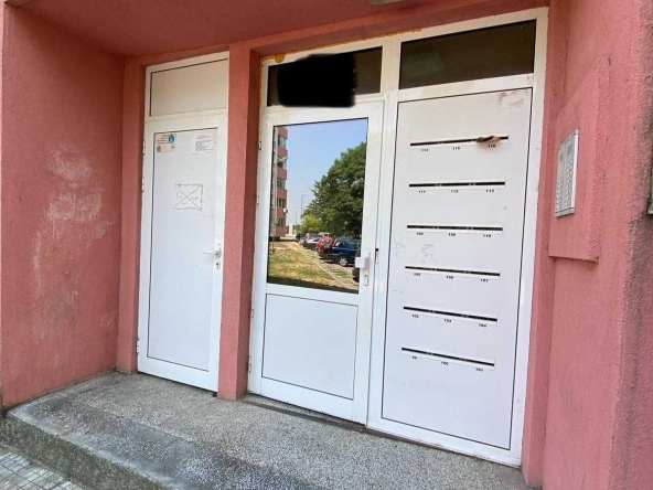 Четиристаен апартамент в Ямбол, Златен рог - 90 кв.м за 567 €/кв.м - Снимка #1