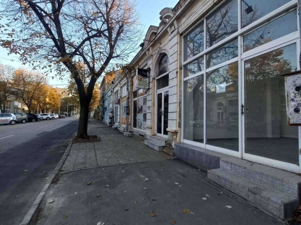 Магазин в Русе, Широк център - 40 кв.м за 942 €/кв.м - Снимка #1