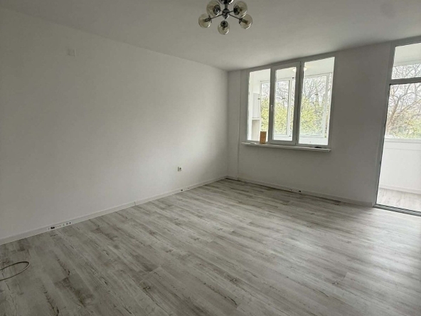 Двустаен апартамент в Казанлък - 65 кв.м за 803 €/кв.м - Снимка #1