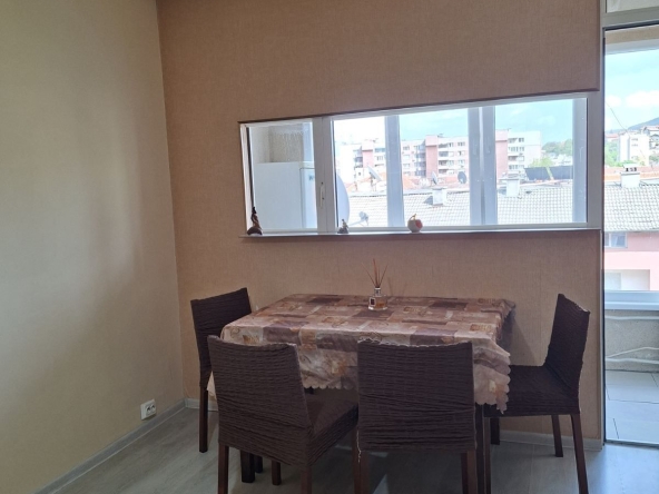 Дава се под наем Едностаен апартамент в Перник, Център - 47 кв.м за 397.8 € - Снимка #1