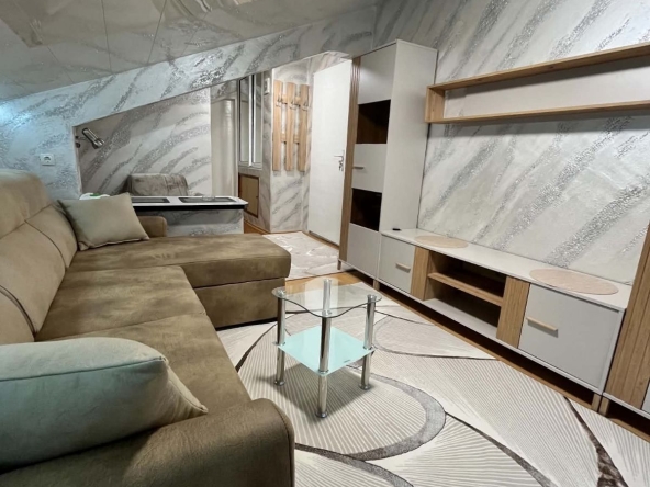 Дава се под наем Едностаен апартамент в Казанлък - 30 кв.м за 289.17 € - Снимка #1