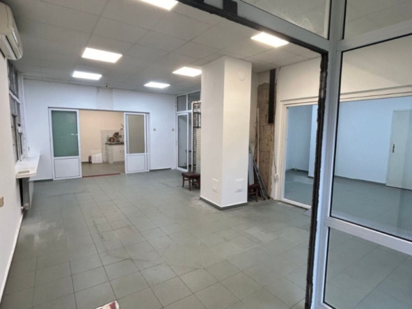 Дава се под наем Магазин в Севлиево - 91 кв.м за 568.14 € - Снимка #1