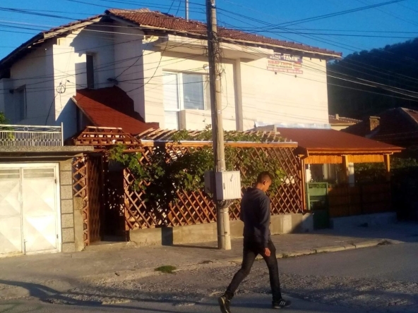 Етаж от къща в Свищов - 120 кв.м за 362 €/кв.м - Снимка #1