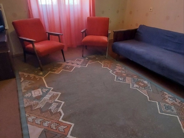 Дава се под наем Тристаен апартамент в София, Център - 99 кв.м за 663 € - Снимка #1