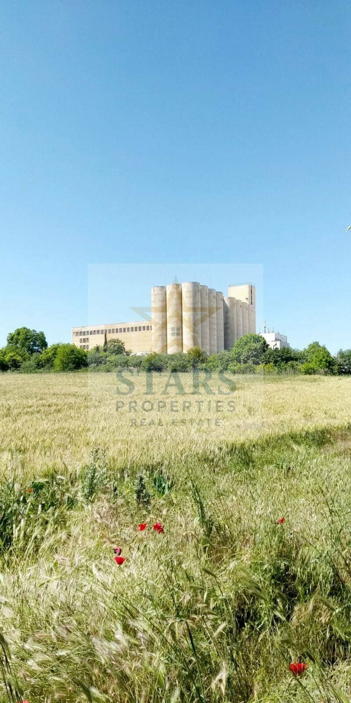 Промишлена сграда в Варна, Западна промишлена зона - 10879 кв.м за 51 €/кв.м - Снимка #1