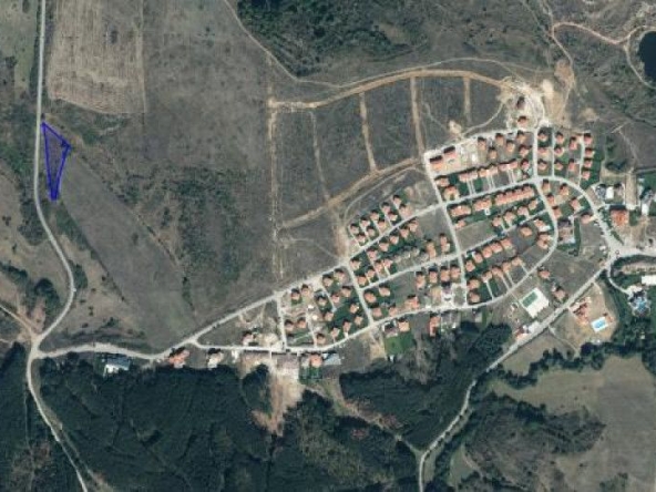 Парцел в с. Кладница, Област Перник - 2900 кв.м за 35 €/кв.м - Снимка #1