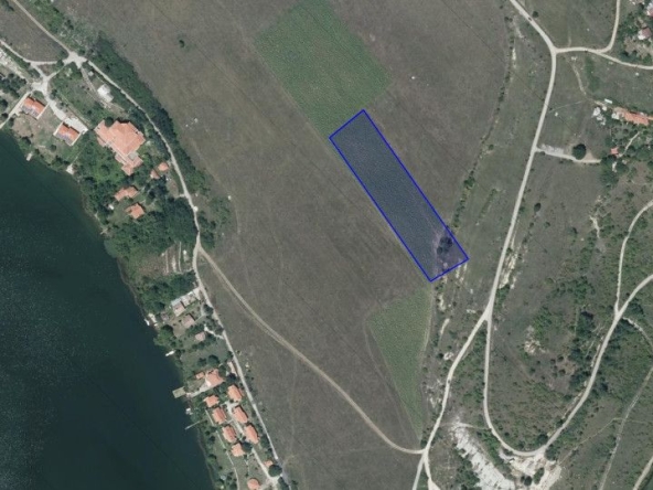 Земеделски имот в с. Ковачевци, Област Перник -  кв.м за 10200 €/дка - Снимка #1
