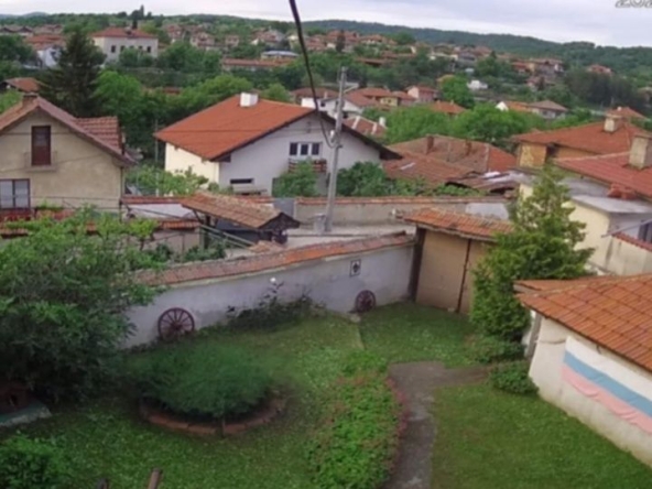 Къща в с. Баня, Област Пазарджик - 100 кв.м за 816 €/кв.м - Снимка #1