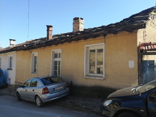 Къща в с. Врабево, Област Ловеч - 400 кв.м за 49 €/кв.м - Снимка #1