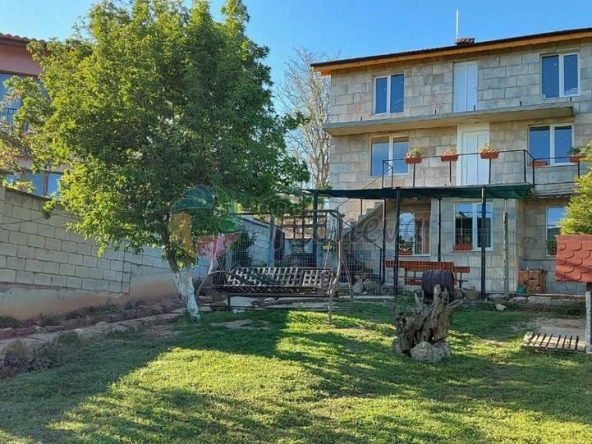 Къща в Девня - 240 кв.м за 351 €/кв.м - Снимка #1