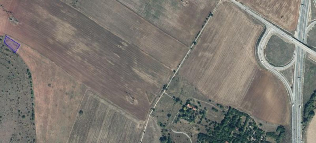 Земеделски имот в с. Долна Диканя, Област Перник -  кв.м за 1454 €/дка - Снимка #1