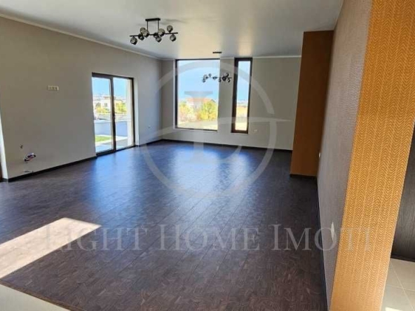 Къща в с. Белащица, Област Пловдив - 253 кв.м за 2500 €/кв.м - Снимка #1