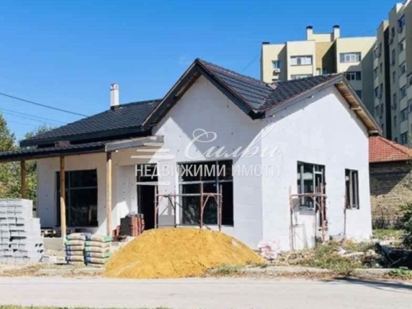 Къща в Нови пазар - 84 кв.м за 881 €/кв.м - Снимка #1