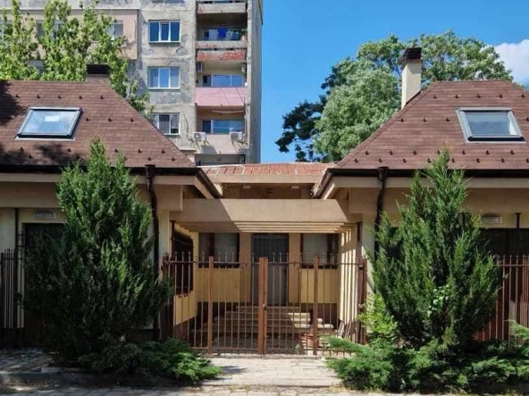 Къща в Пловдив, Кършияка - 560 кв.м за 831 €/кв.м - Снимка #1