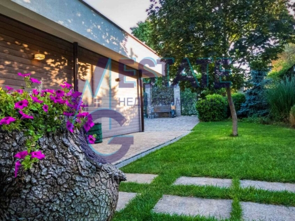 Къща в Каблешково - 300 кв.м за 1400 €/кв.м - Снимка #1