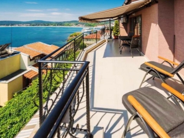 Къща в Созопол - 668 кв.м за 1647 €/кв.м - Снимка #1