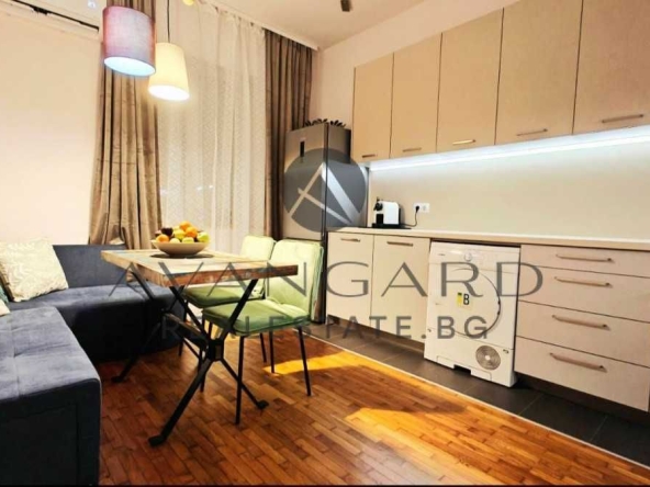 Тристаен апартамент в Пловдив, Център - 86 кв.м за 3084 €/кв.м - Снимка #1