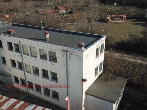Заведение в Севлиево - 372 кв.м за 1 €/кв.м - Снимка #1