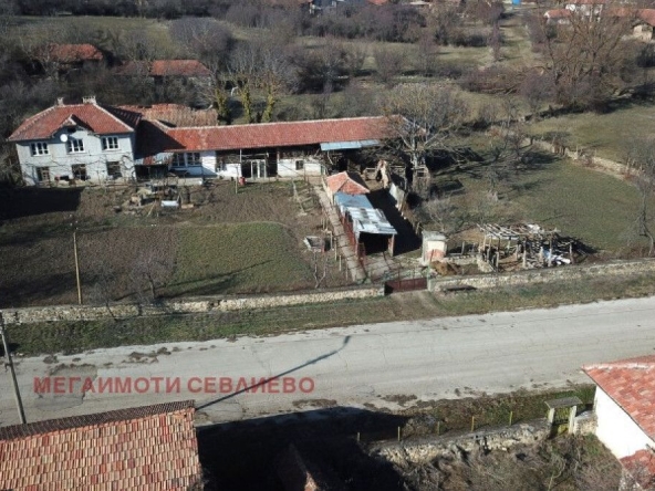 Къща в с. Агатово, Област Габрово - 200 кв.м за 75 €/кв.м - Снимка #1