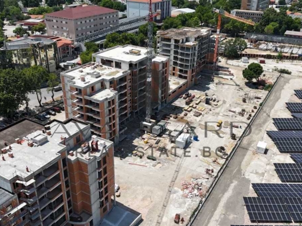 Двустаен апартамент в Пловдив, Център - 84 кв.м за 1196 €/кв.м - Снимка #1