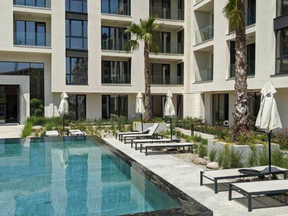 Дава се под наем Двустаен апартамент в к.к. Св.Св. Константин и Елена - 58 кв.м за 459 € - Снимка #1