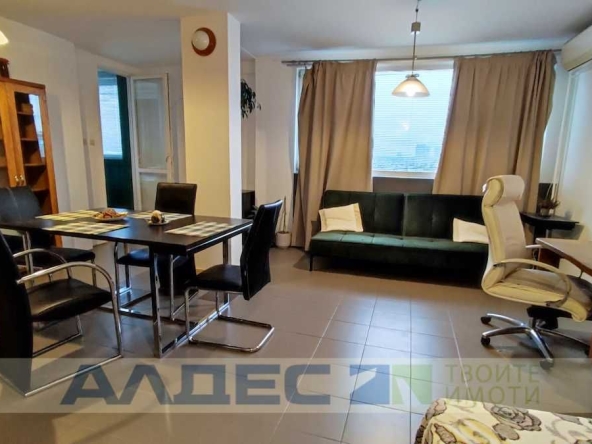 Дава се под наем Двустаен апартамент в София, Център - 55 кв.м за 408 € - Снимка #1