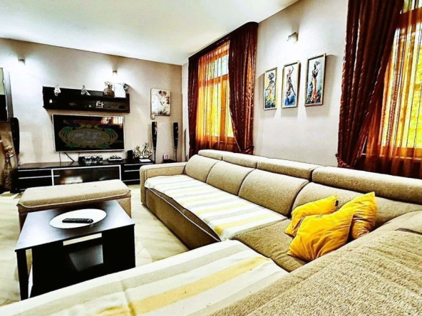 Етаж от къща в Шумен, Томбул джамия - 125 кв.м за 1120 €/кв.м - Снимка #1