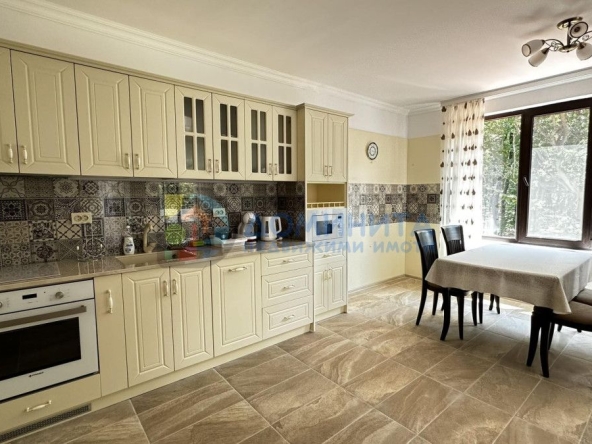 Тристаен апартамент в Приморско - 89 кв.м за 1686 €/кв.м - Снимка #1