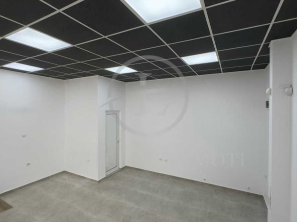 Магазин в Пловдив, Кършияка - 45 кв.м за 1978 €/кв.м - Снимка #1